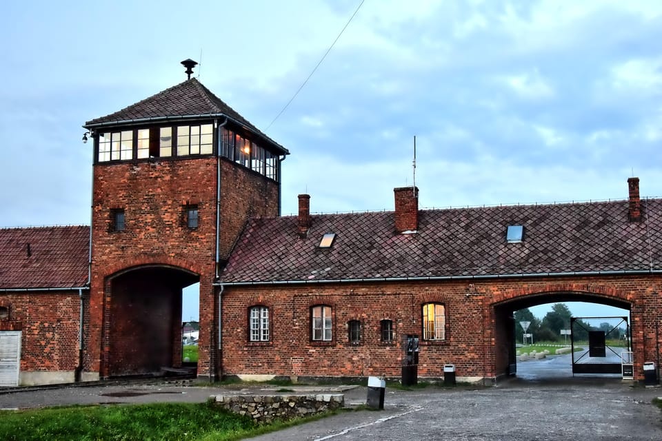 Kraków: Auschwitz-Birkenau Private Tour & Transportation - Restrictions and Regulations