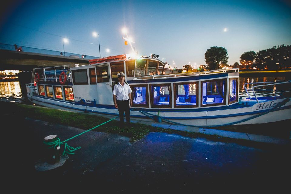 Kraków: Evening or Night River Cruise - Comfort and Amenities