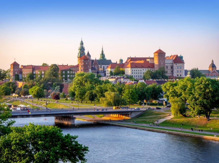 Krakow: Guided Tour of Wawel Hill and St. Marys Basilica - Booking and Cancellation Policy