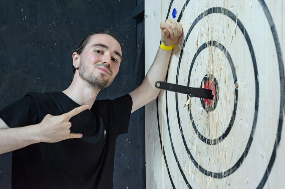 Kraków: Knives Throwing - Instruction and Language Availability