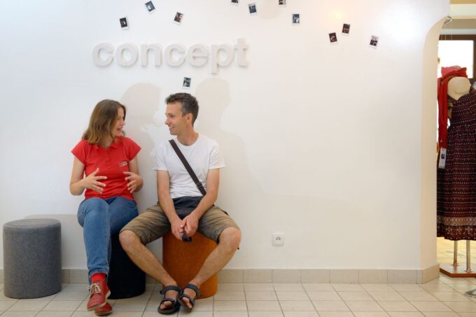Krakow: Private Shopping Tour With Snacks and Beer Tasting - Beer Tasting Experience
