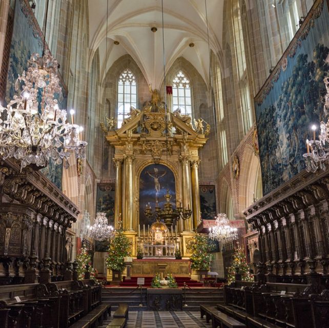 Krakow: Wawel Guided Tour With Lunch and River Cruise - Dress Code Requirements