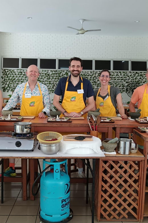 Kuala Lumpur: Malaysian Cooking Class With Market Tour - Amenities and Inclusions