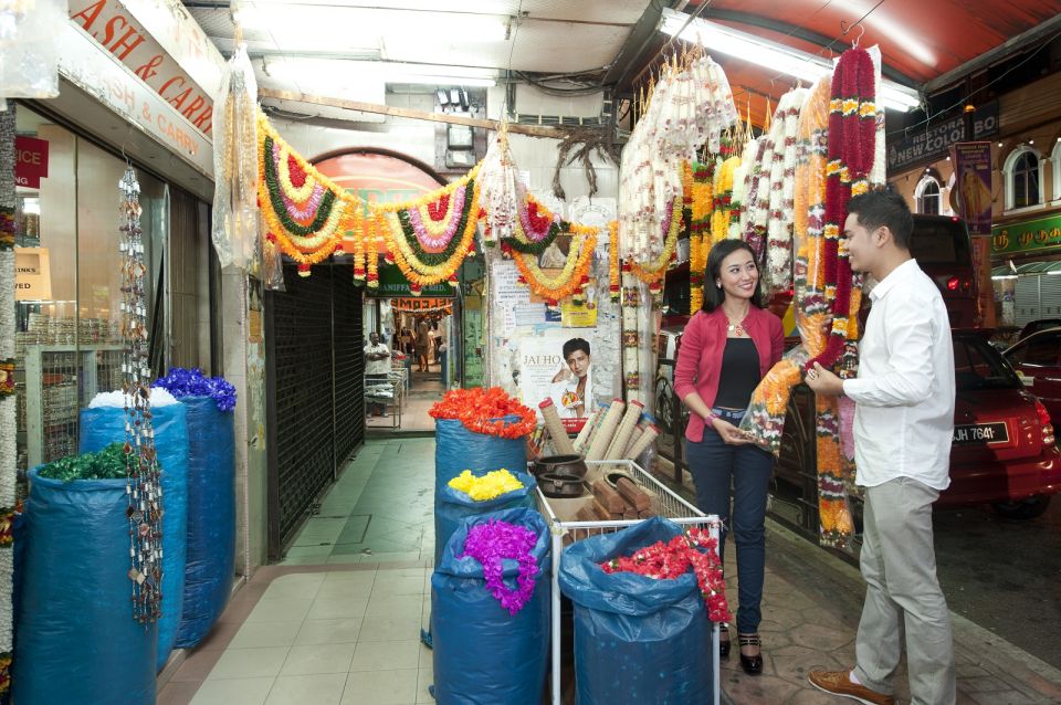 Kuala Lumpur: Street Market Exploration & Shopping Tour - Shopping at Masjid India