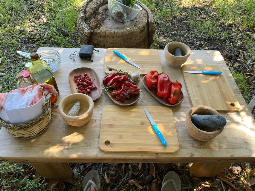 La Gomera Rural Life Experience: Mojo Workshop - Mojo Sauce Preparation