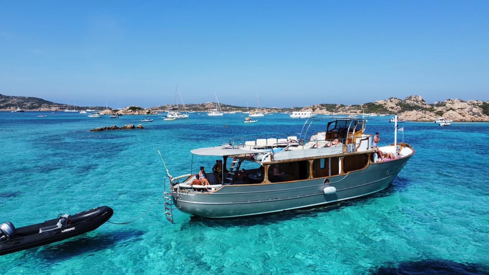 La Maddalena: Motor Yacht Tour La Maddalena Islands From Palau - Languages and Communication