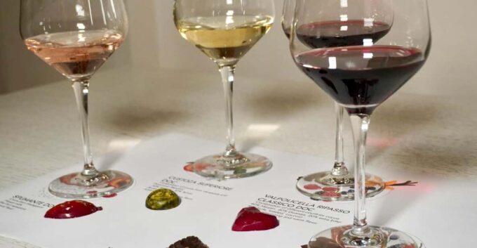 Lake Garda: Unforgettable Wine and Chocolate Experience - Art Gallery Ambiance