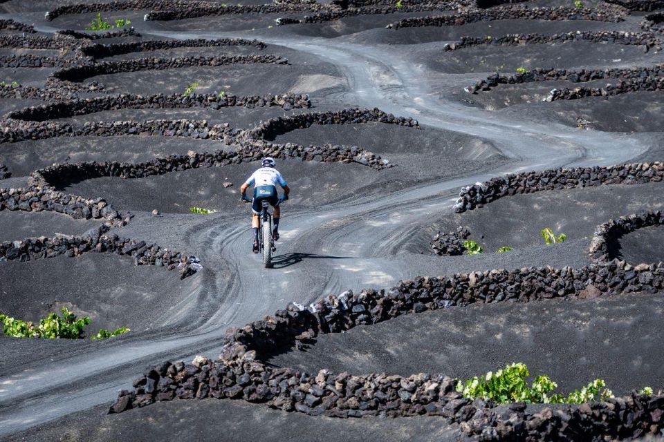 Lanzarote: Guided Mountain Bike Tour - Refreshment Stop