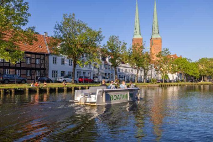 Lübeck: Electric Boat Rental - No Driving License Required - Positive Customer Feedback