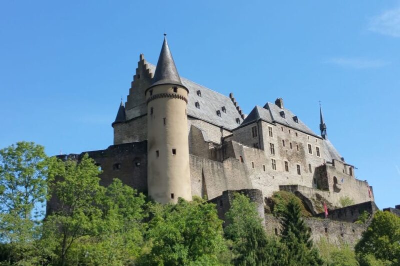 Luxembourg: First Discovery Walk and Reading Walking Tour - Tour Experience