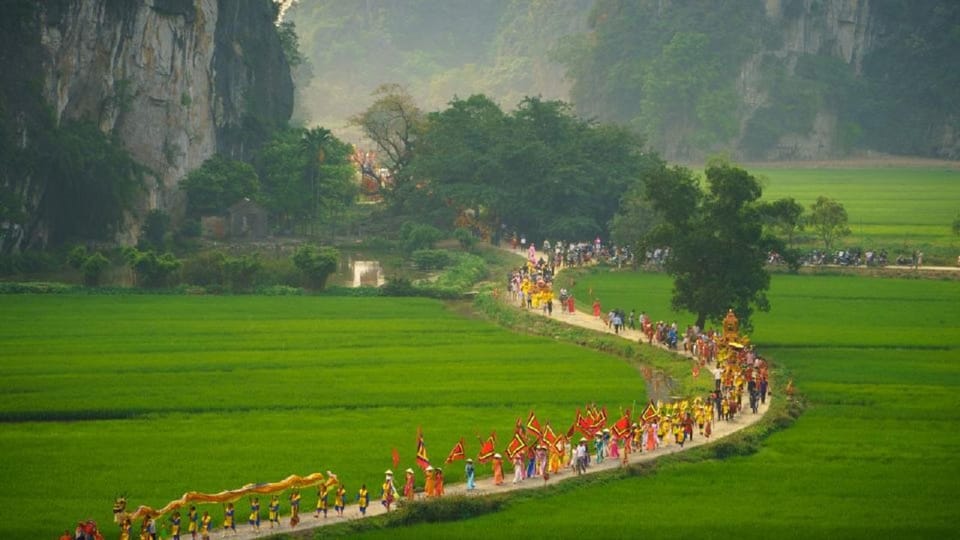 Luxury Ninh Binh Tour: Explore Hoa Lu, Trang An & Hang Mua. - Pick-up and Drop-off