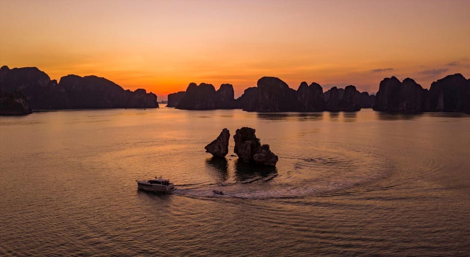 Luxury Sunset Tour - Private Yacht With Snacks & Visit Cave - Recommended Items to Bring