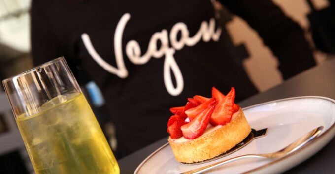 Lyon: Croix-Rousse District Vegan Food Tour With Tastings - Exploring Croix-Rousse District