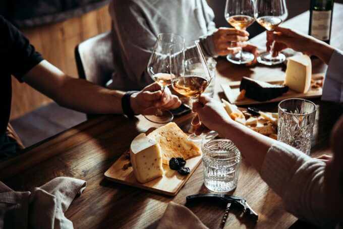 Lyon Croix Rousse : Wine Tasting & Record Shops Tour - What to Bring
