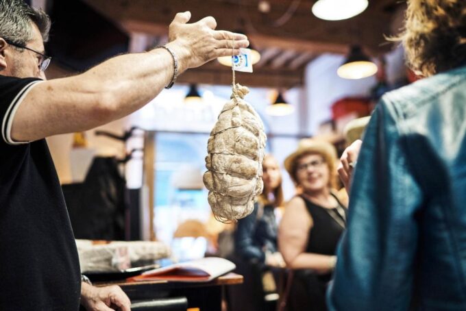 Lyon: Vieux Lyon Food Tasting Walking Tour - Accessibility Information