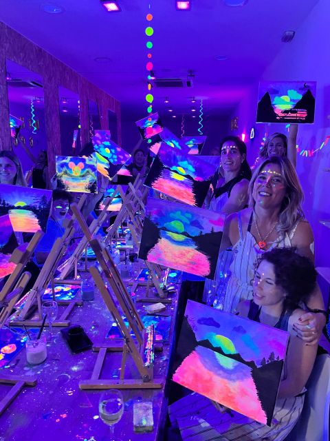 Madrid: Wine Gogh Glow Academy Paint and Sip Classes - Relaxed and Conducive Environment