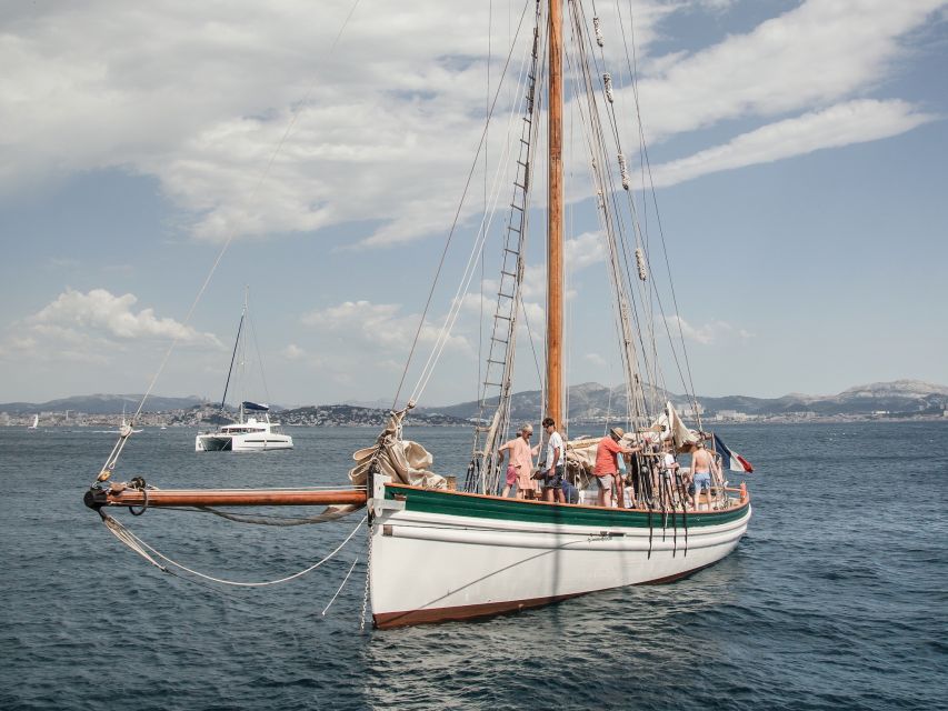 Marseille: Calanque Cruise With Lunch - Dining Experience on Board