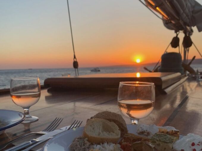 Marseille: Frioul Islands Sunset Cruise With Cocktail Dinner - Tips for Your Trip