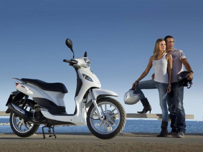 Maspalomas: Scooter 125 Cc Rental in Gran Canaria - Visiting Maspalomas Lighthouse