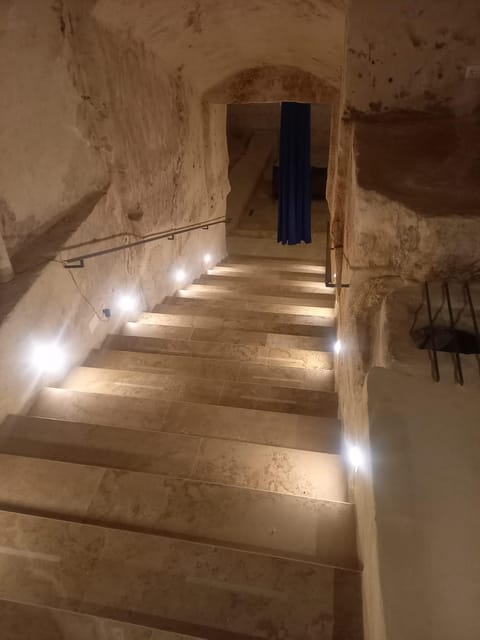 MATERA: CLASSICAL TOUR BEETWEEN SASSI AND HISTORICAL CENTER - Discovering the Rock-Carved Architecture