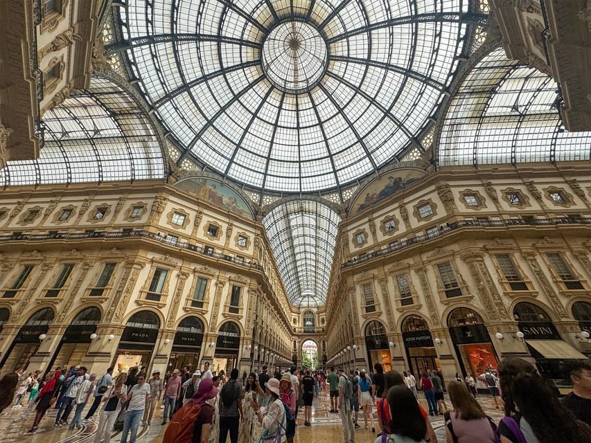 Milan: Guided Walking Tour With VR & La Scala Theater Visit - Virtual Reality Experiences