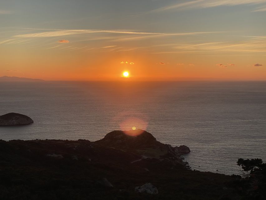 Monolithos: Small Group Hike and Sunset at Monolithos Castle - Visiting Monolithos Castle