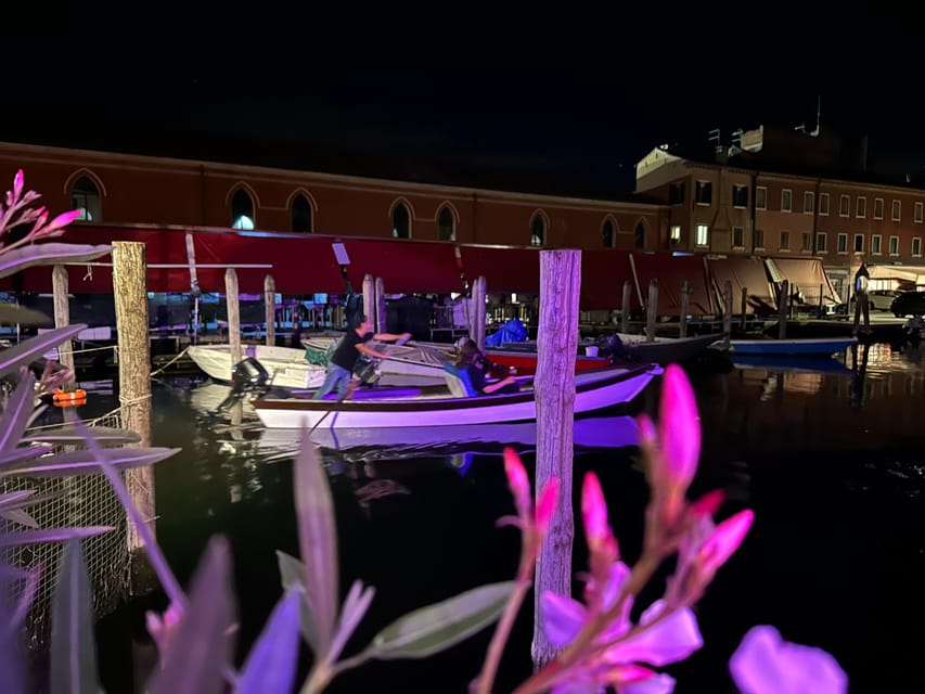 Moonlight Rowboat Romance 1/2 - Exploring the Historic Canals at Night