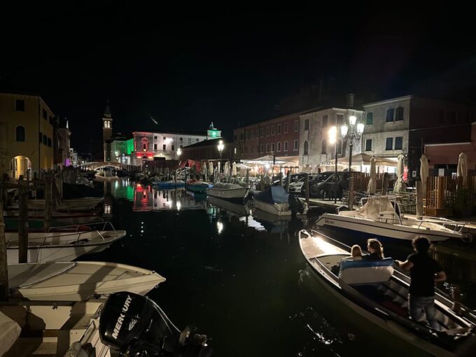 Moonlight Rowboat Romance - Meeting Point and Accessibility