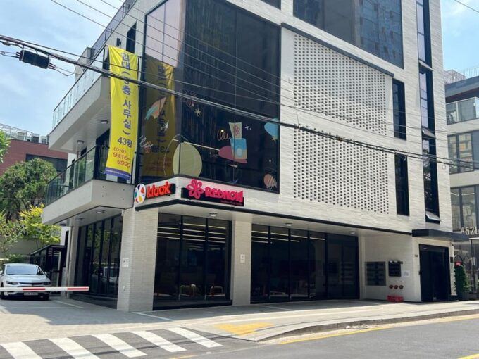 Myeongdong's ID Photo & Profile Photo by Rednow Studio - Booking Information