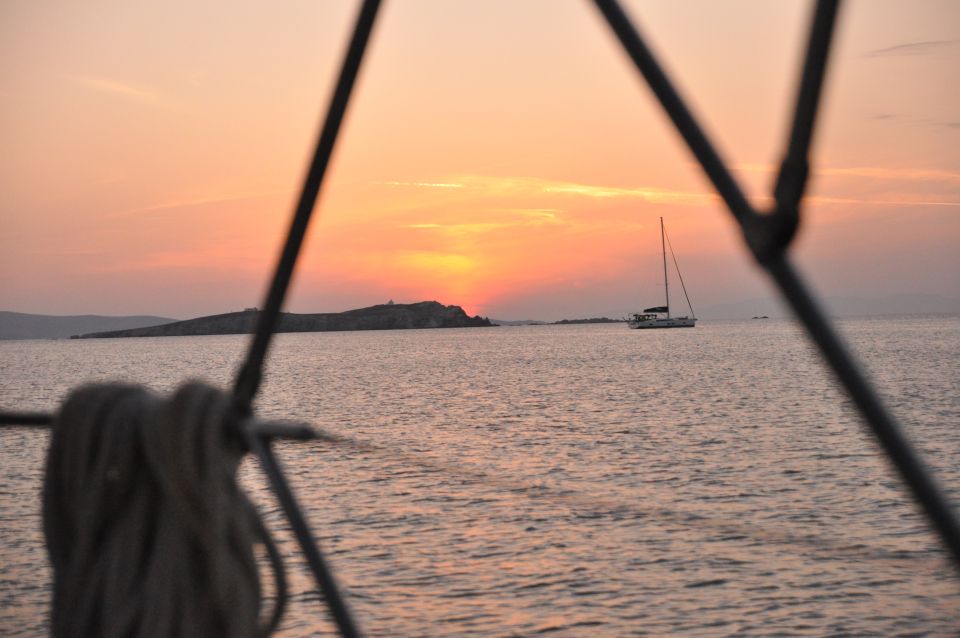 Mykonos: Sunset Yacht Cruise for Adults-Only With Transfers - Participant Requirements