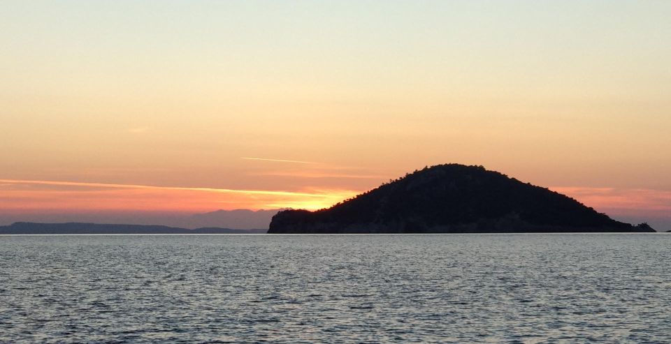 N. Marmaras: W Sithonia Sunset Coves & Islets Sailboat Tour - Safety and Accessibility