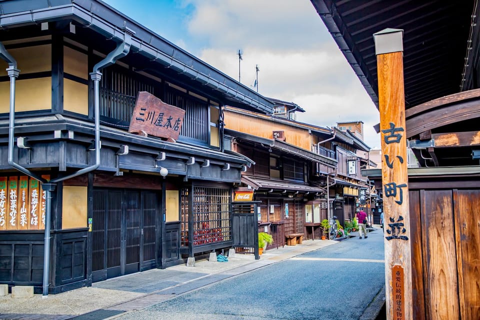 Nagoya: Shirakawa-go, Gujo, Hida Takayama Historic Day Tour - Travel Tips