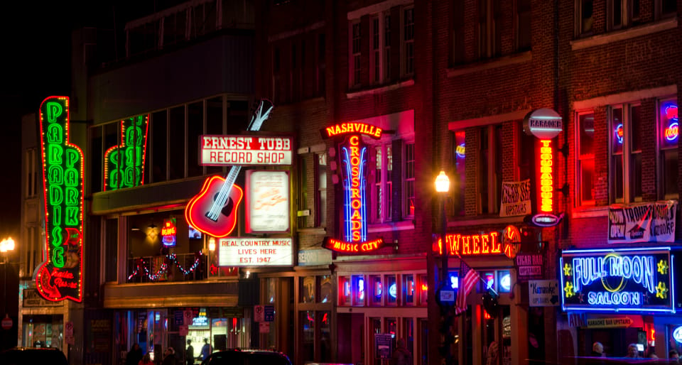 Nashville: Music History and Moonshine Pub Crawl - Vibrant Music Scene and Drinks