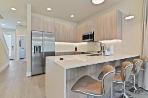 New Spacious&Tranquil Townhouse Near Disney - Nearby Attractions