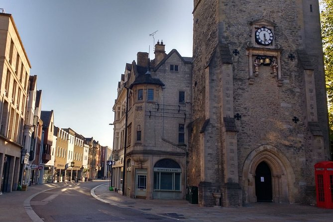 Oxford PRIVATE Pub and City Evening Walking Tour - Exploring Illuminated Sights