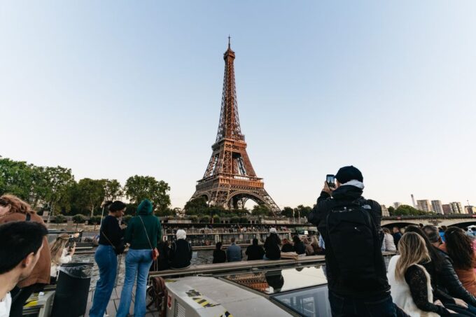Paris: 1-Hour Sightseeing Cruise With Bistro Dinner - Activity Description