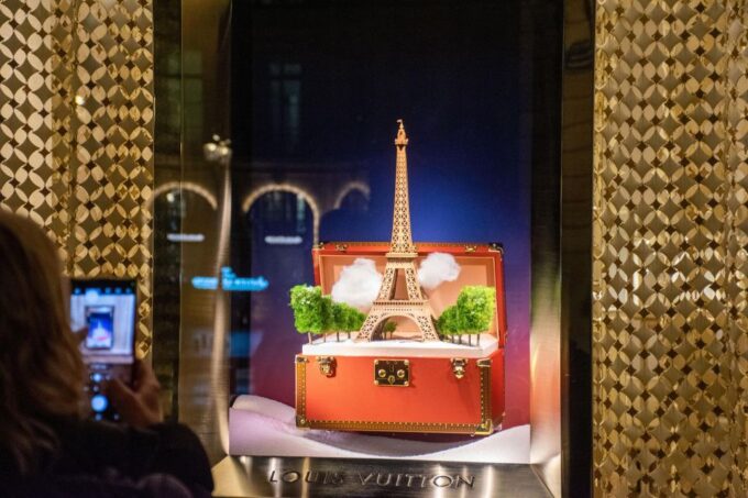 Paris Christmas Lights Walking Tour With Local Guide - What to Expect
