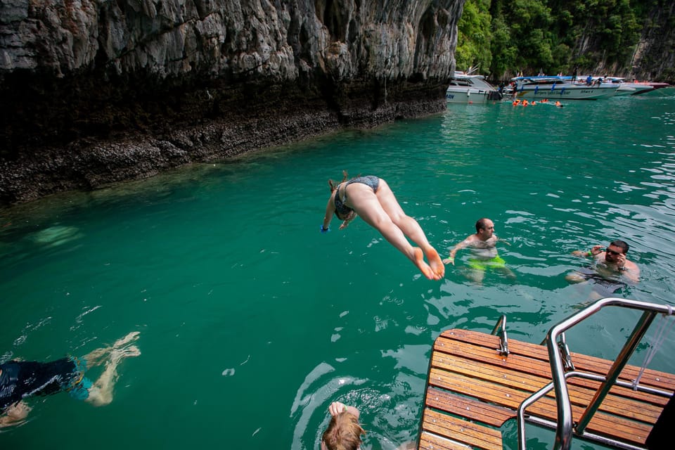 Phi Phi: Sunset and Plankton by Speed Boat With Snorkeling - Monkey Beach