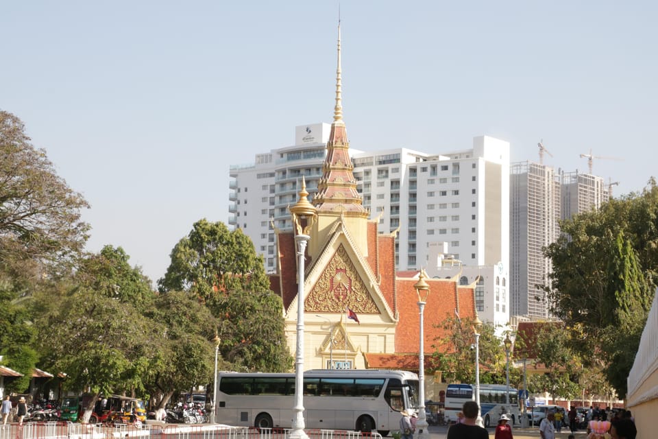 Phnom Penh Tour With English Tuk Tuk Driver - What to Bring