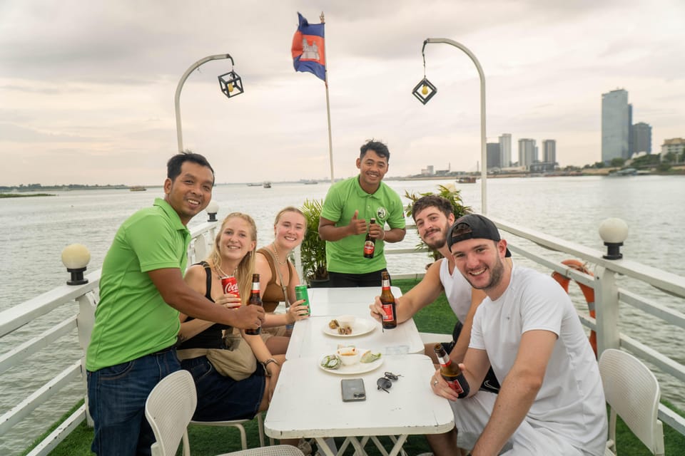 Phnom Penh Vespa City Tour + River Cruise With Drinks - Scenic Diamond Island