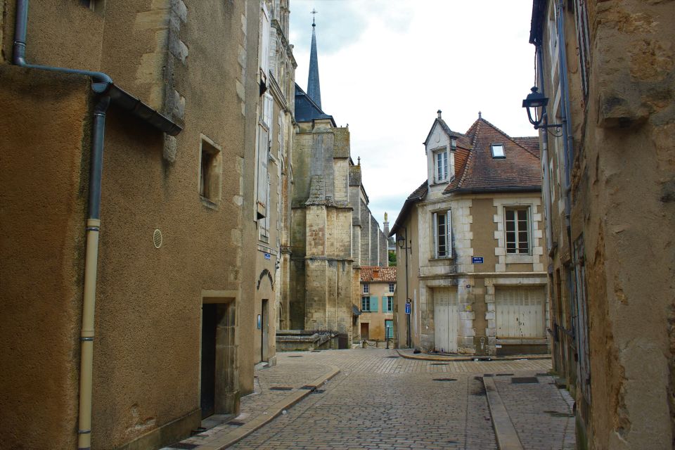 Poitiers: Discover All the Citys Heritage in a Walking Tour - Comfort Requirements