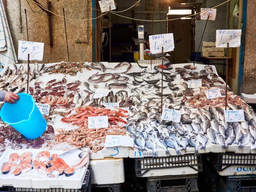 Pompei: Market, Cooking Demo & Meal at a Locals Home - Dining Experience