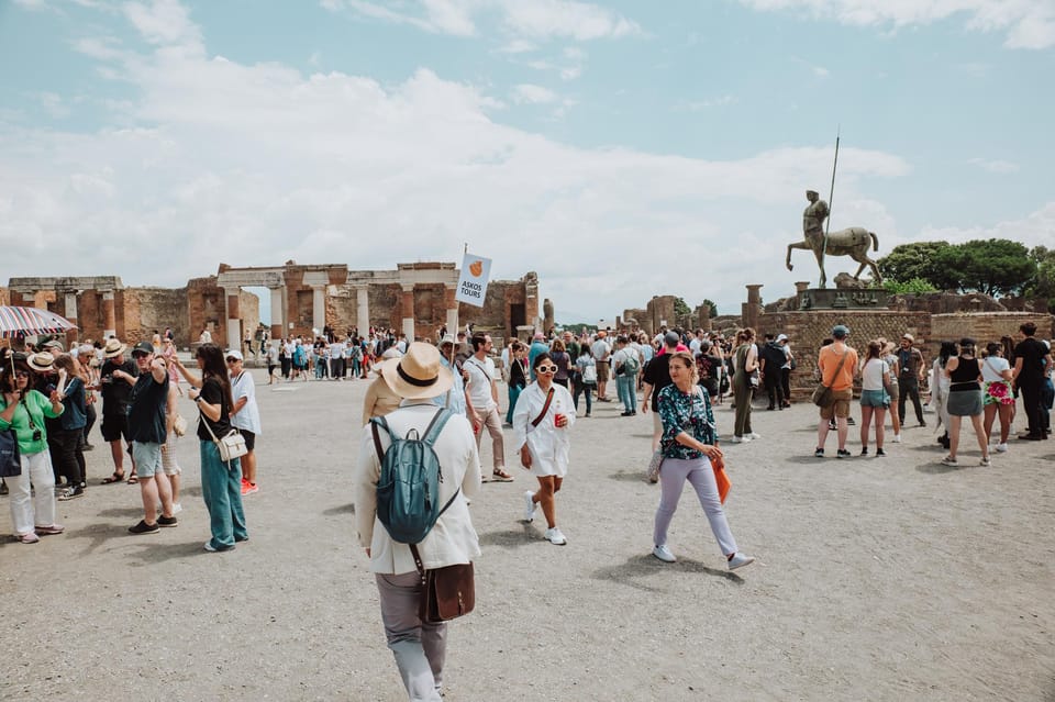 Pompeii and Oplontis: Small Group Tour With an Archaeologist - Meeting Point Guidance