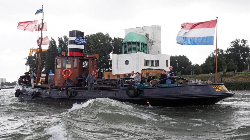 Port of Rotterdam: Walking Tour With Audio Guide on App - Multilingual Storytelling Experience