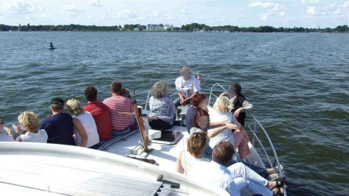 Potsdam: Yacht Cruise - Lakes of Berlin - Castles & Nature - Scenic Highlights
