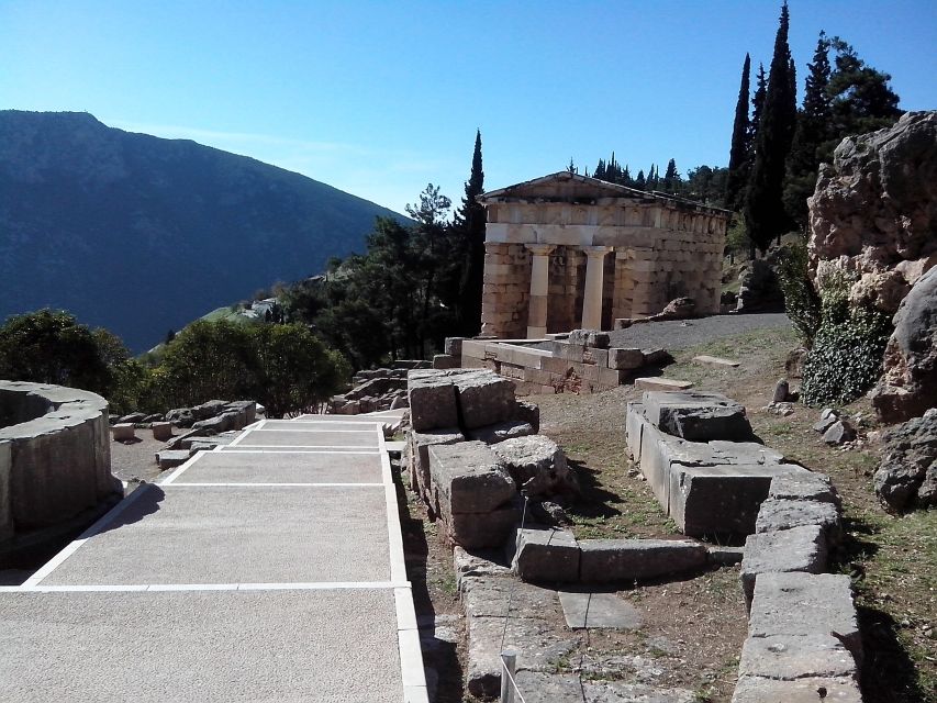 Private 2-Day Tour to Delphi, Meteora & Thermopylae - Inclusions and Amenities