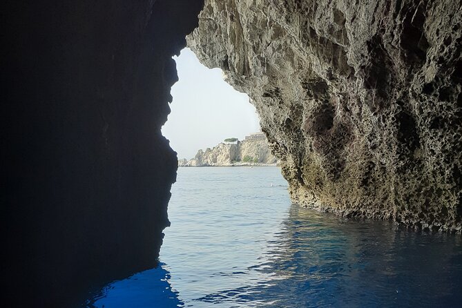 Private Boat Excursion Taormina - Giardini Naxos With Lunch - Boat Capacity and Service