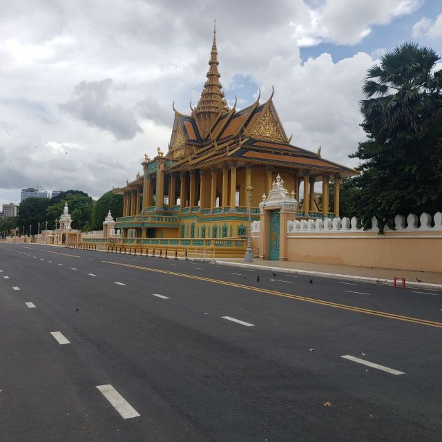 Private Half Day Tour to Royal Palace, Wat Phnom - Inclusions and Amenities