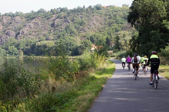 PRIVATE - River & Park Bike Tour to Troja Chateau (Small Groups) - Dress Code