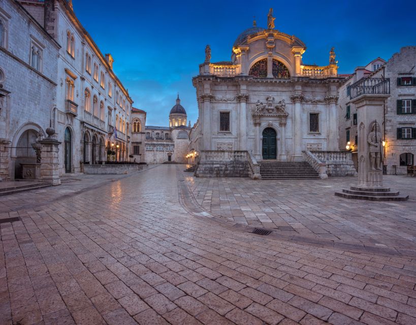 Private Tour: Evening Stroll Through the Old Town - Live Tour Guide